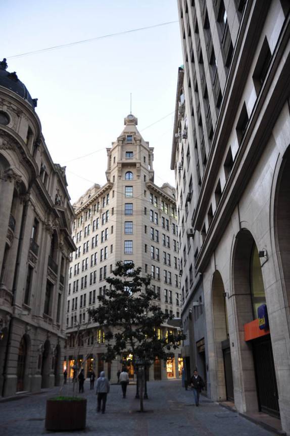 Passeio no centro financeiro de Santiago, capital do Chile